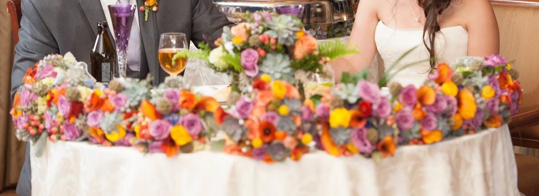 bride groom table flowers