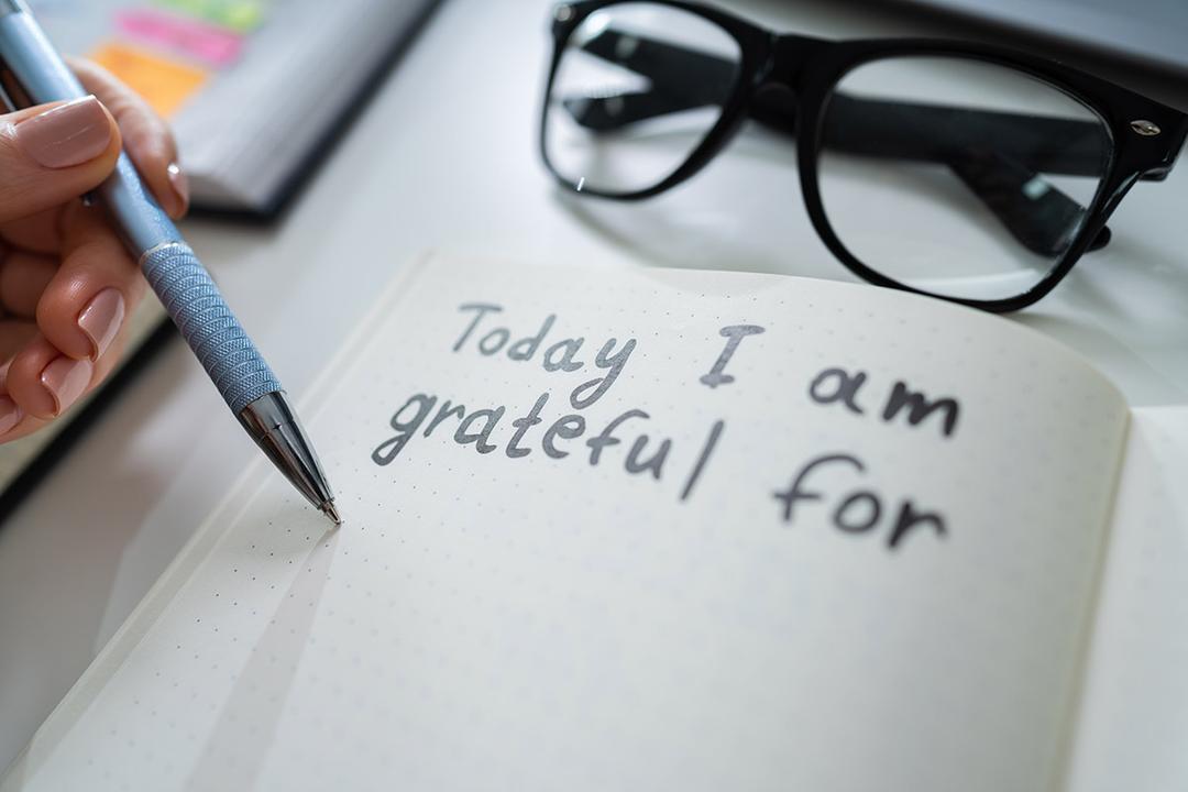 giving thanks gratitude journal