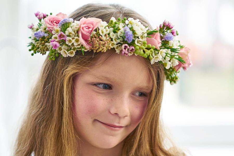 Article Cards Featured Image flower crown on girl