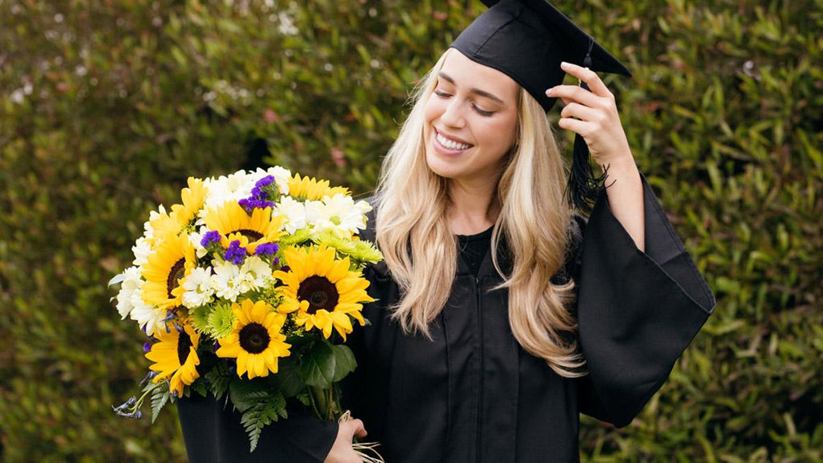graduation flowers hero