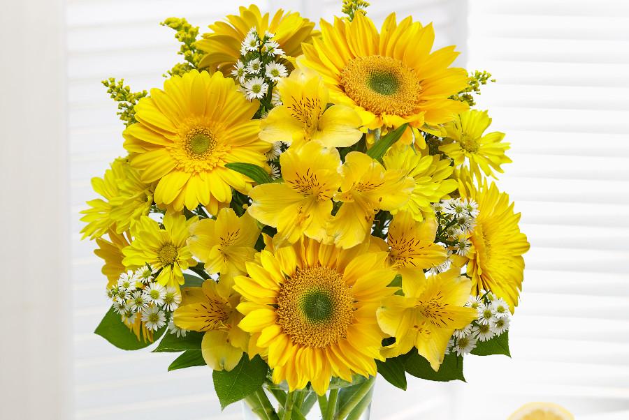 flower color meaning with yellow flower arrangement