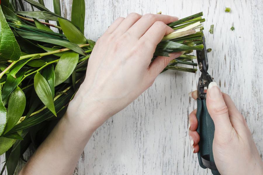 how to keep flowers alive with cutting flower stems