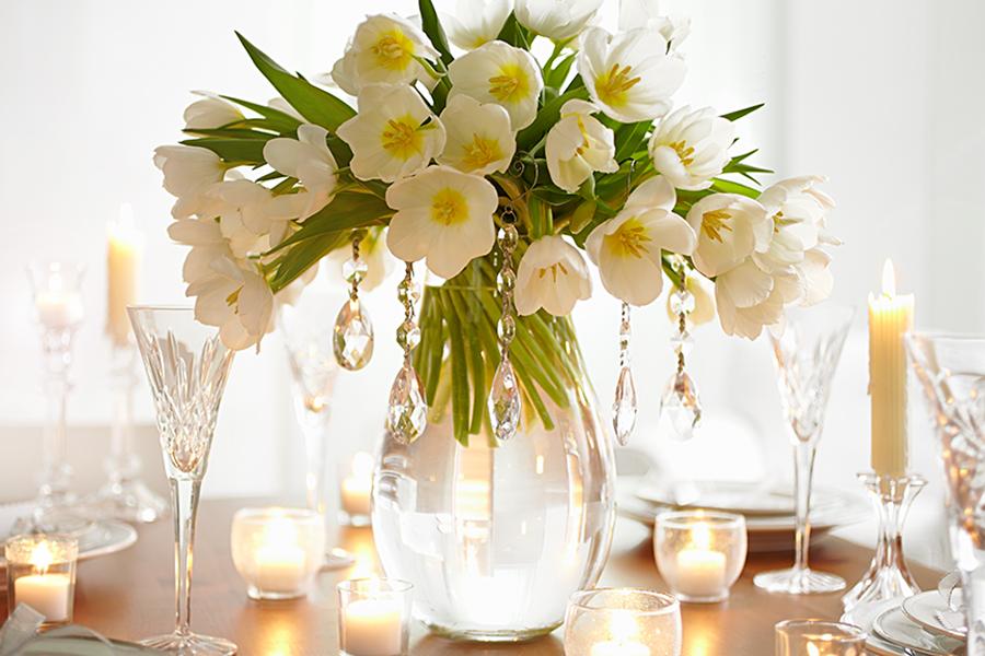 diy winter centerpieces with white tulips with hanging crystals for stunning winter centerpiece