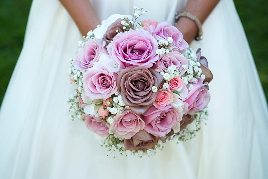 Close up photo from a bride holding her pink wedding bouquet