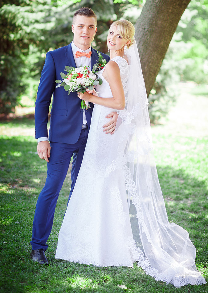 wedding bouquet with modern married couple