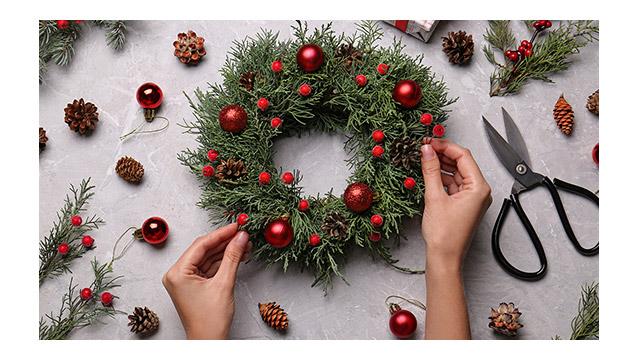 wreath holiday traditions