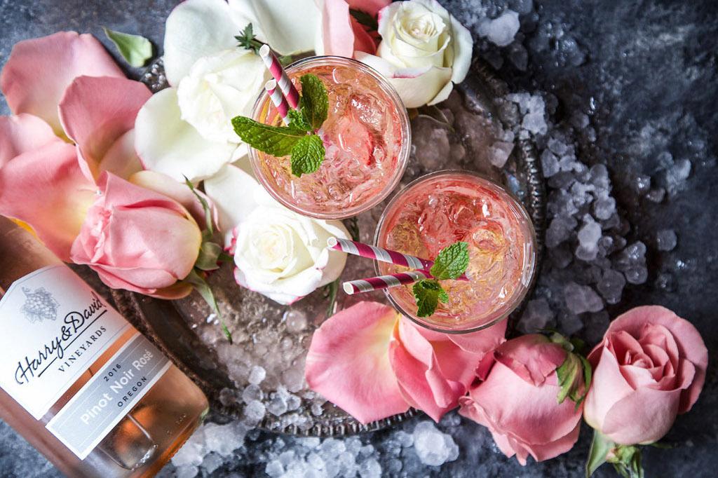 Sparkling Lemon and Rosé Cocktail Recipe