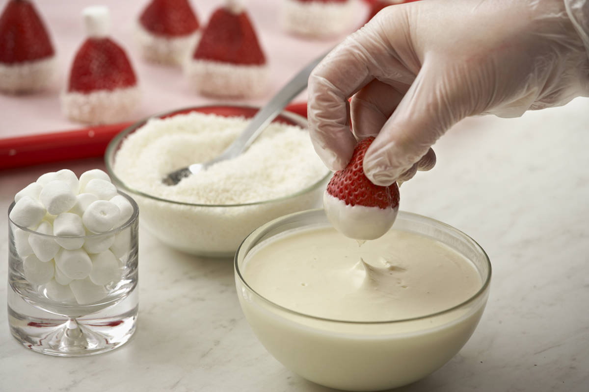 santa hat strawberries diy