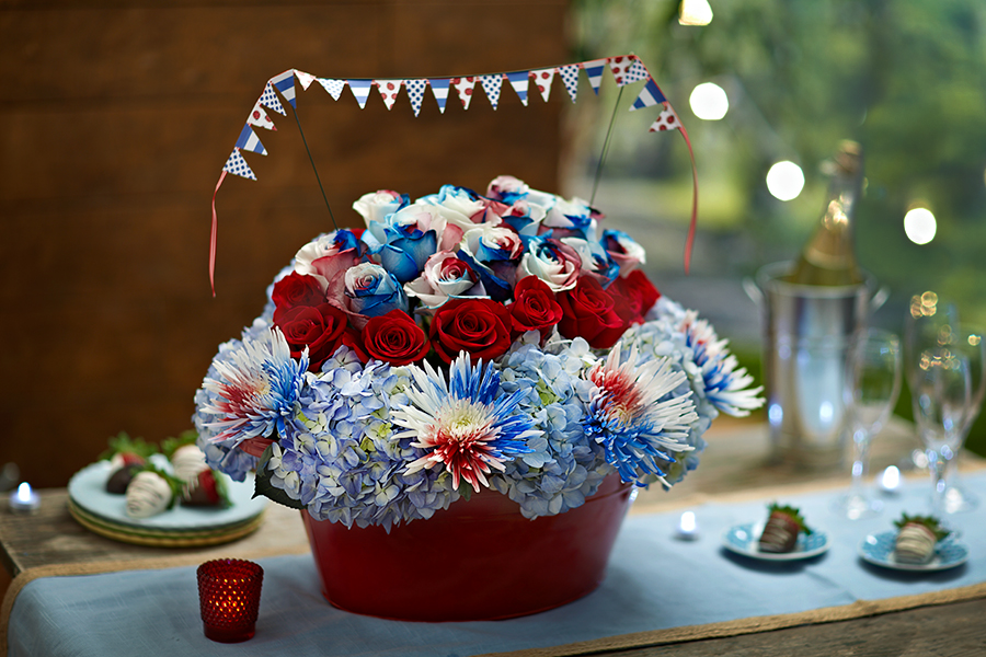 https://www.flowers.com/blog/wp content/uploads///july fourth centerpiece