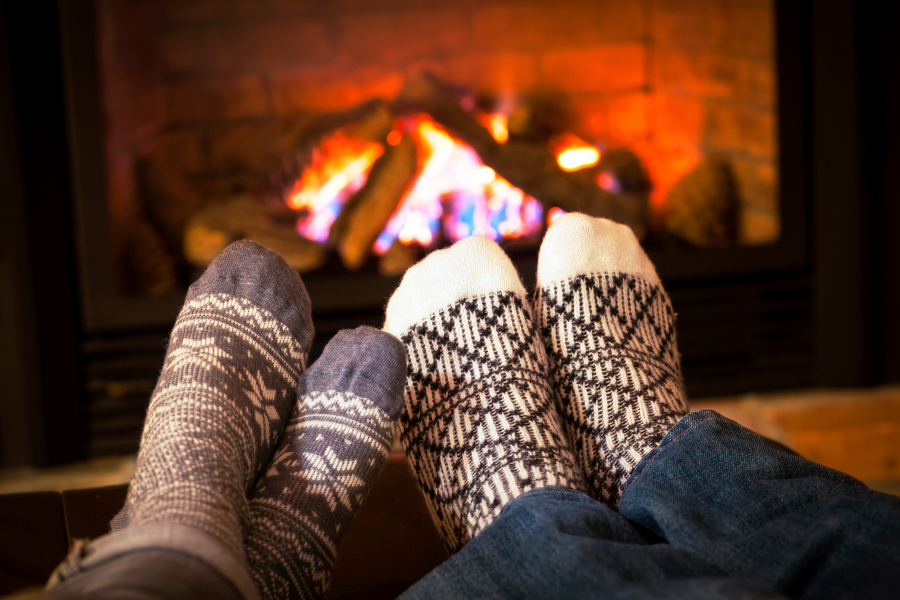 https://www.flowers.com/blog/wp content/uploads///fireplace warm socks couple