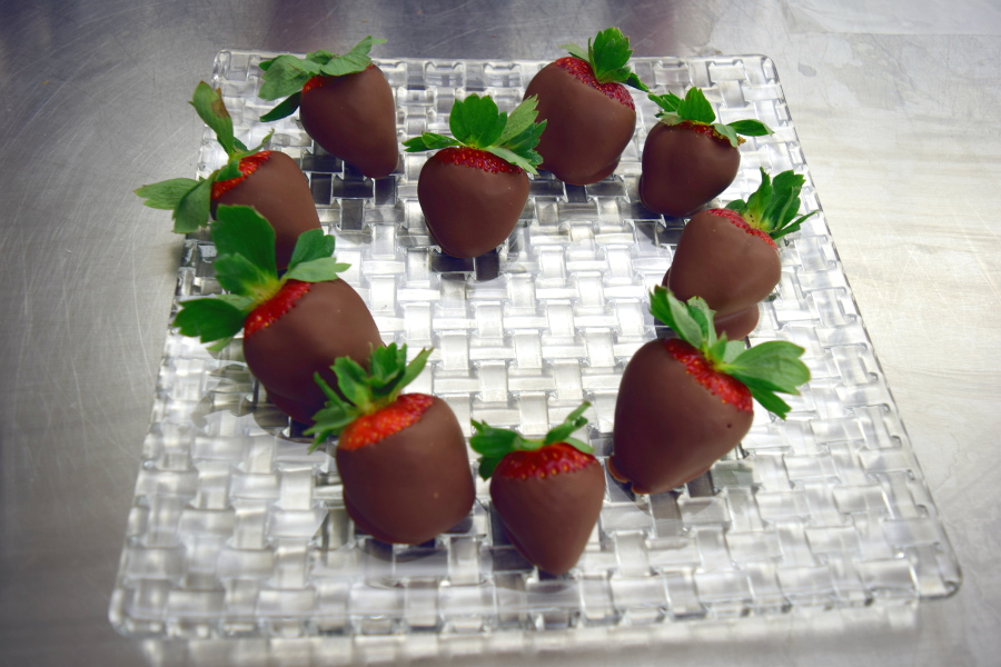 https://flowers.com/blog/wp content/uploads///chocolate covered strawberries heart shaped