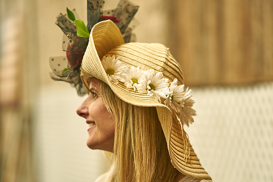 https://www.flowers.com/blog/wp content/uploads///kentucky derby flower hat side view