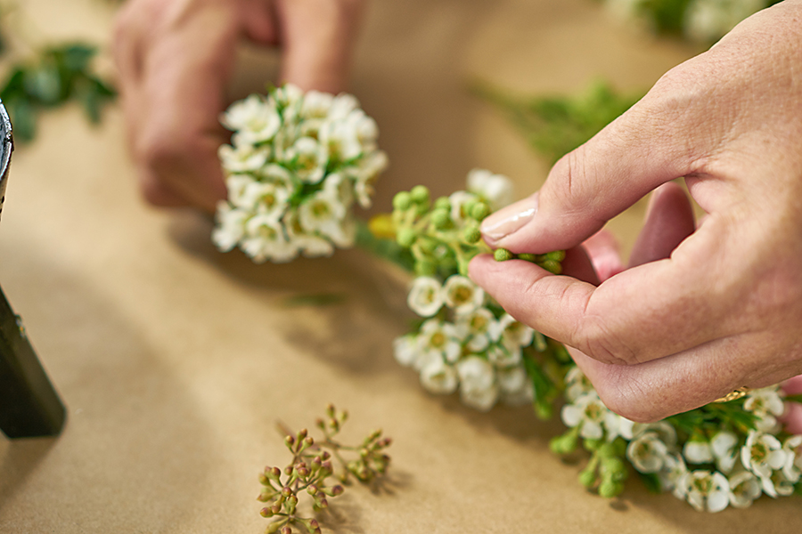 https://flowers.com/blog/wp content/uploads///insert in between wax flowers