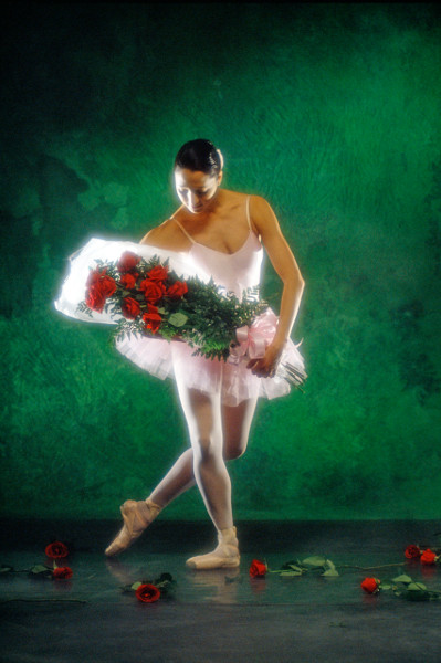 https://www.flowers.com/blog/wp content/uploads///ballet dancer with bouquet of flowers