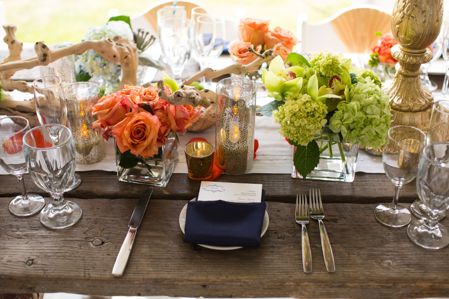 https://flowers.com/blog/wp content/uploads///orange roses green hydrangea centerpieces