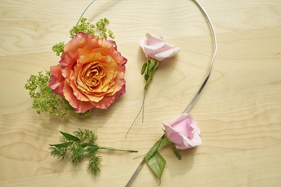 https://flowers.com/blog/wp content/uploads///wrapping flowers onto wire