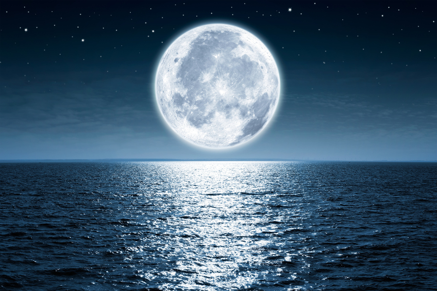 https://www.flowers.com/blog/wp content/uploads///moon over the ocean