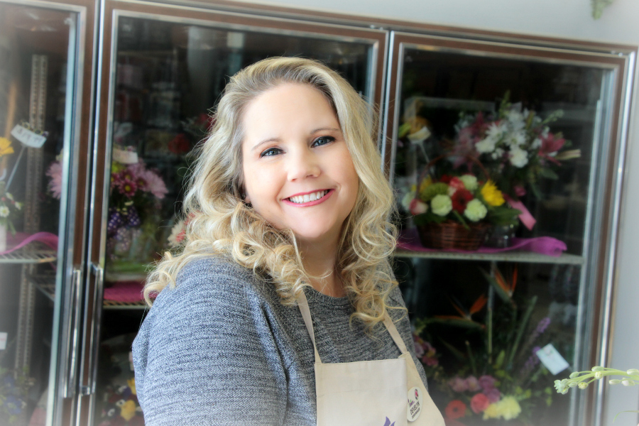 https://www.flowers.com/blog/wp content/uploads///florist Develyn Reed