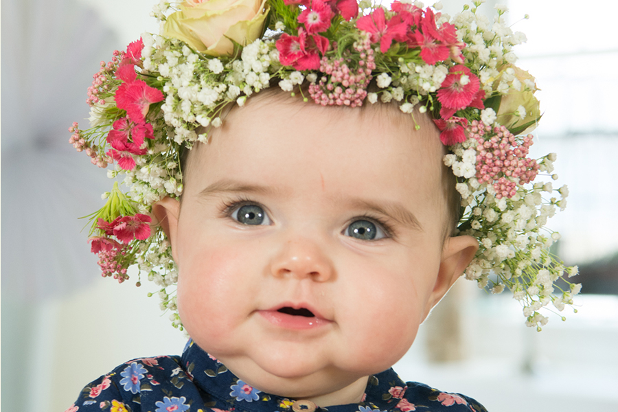 https://www.flowers.com/blog/wp content/uploads///baby with flower crown