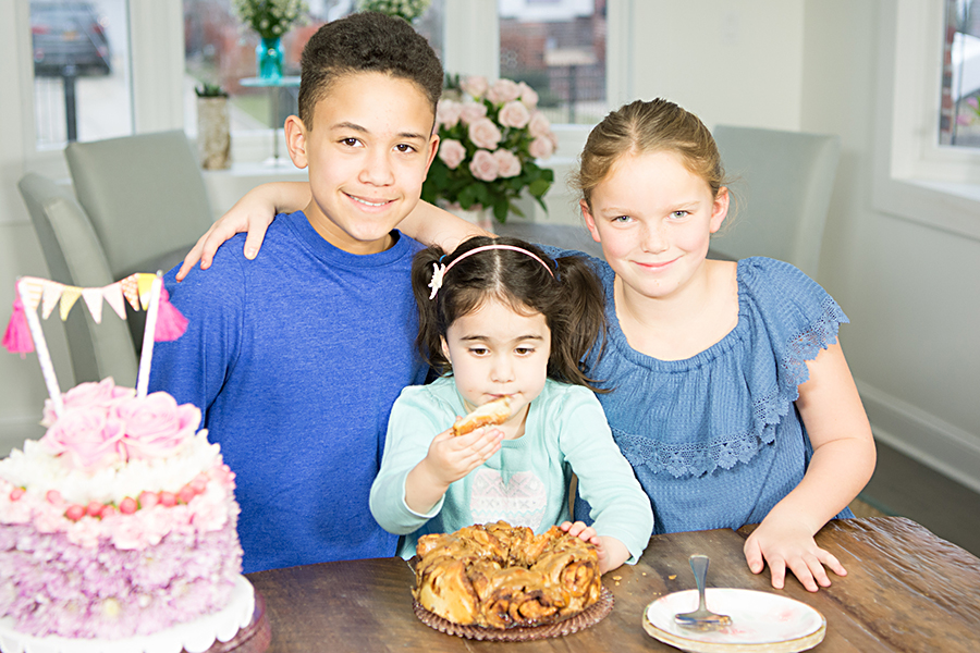 https://www.flowers.com/blog/wp content/uploads///kids with monkey bread