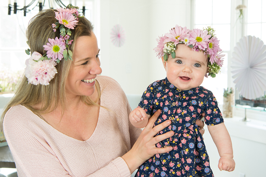 https://www.flowers.com/blog/wp content/uploads///mom and daughter flower crown