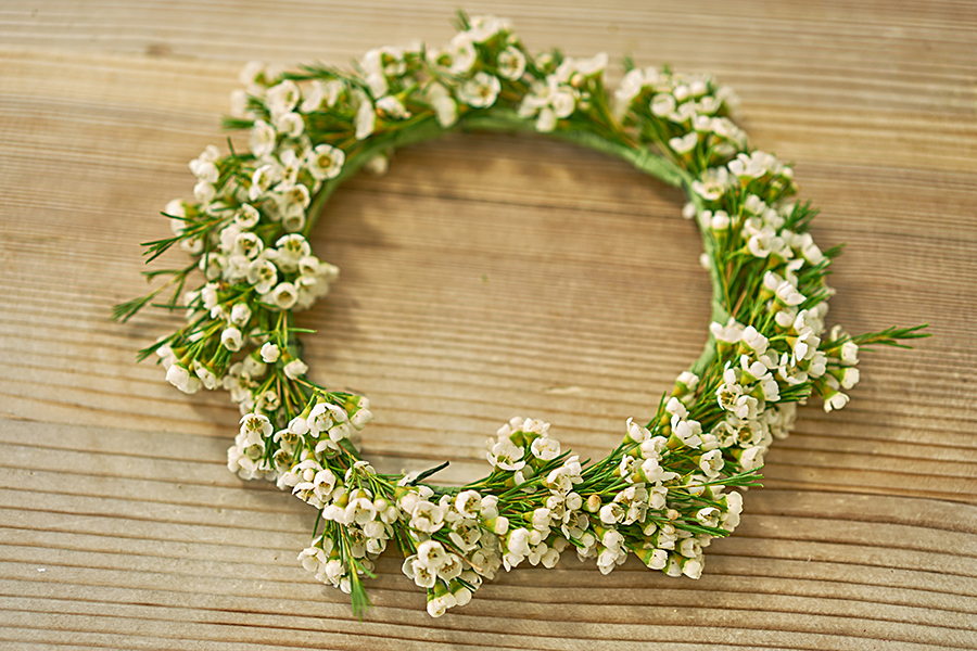 https://www.flowers.com/blog/wp content/uploads///wax flower wreath