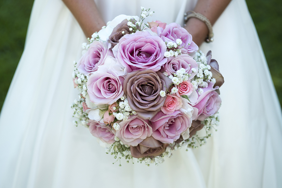 Close up photo from a bride holding her pink wedding bouquet