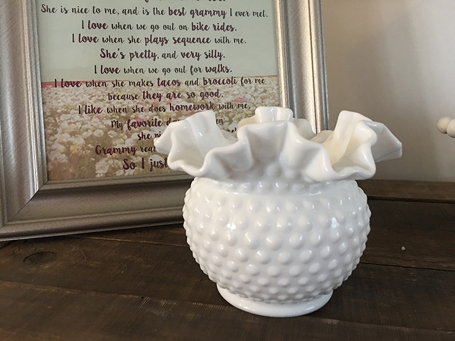 https://www.flowers.com/blog/wp content/uploads///milk glass vase