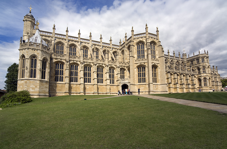 https://www.flowers.com/blog/wp content/uploads///st georges chapel windsor castle