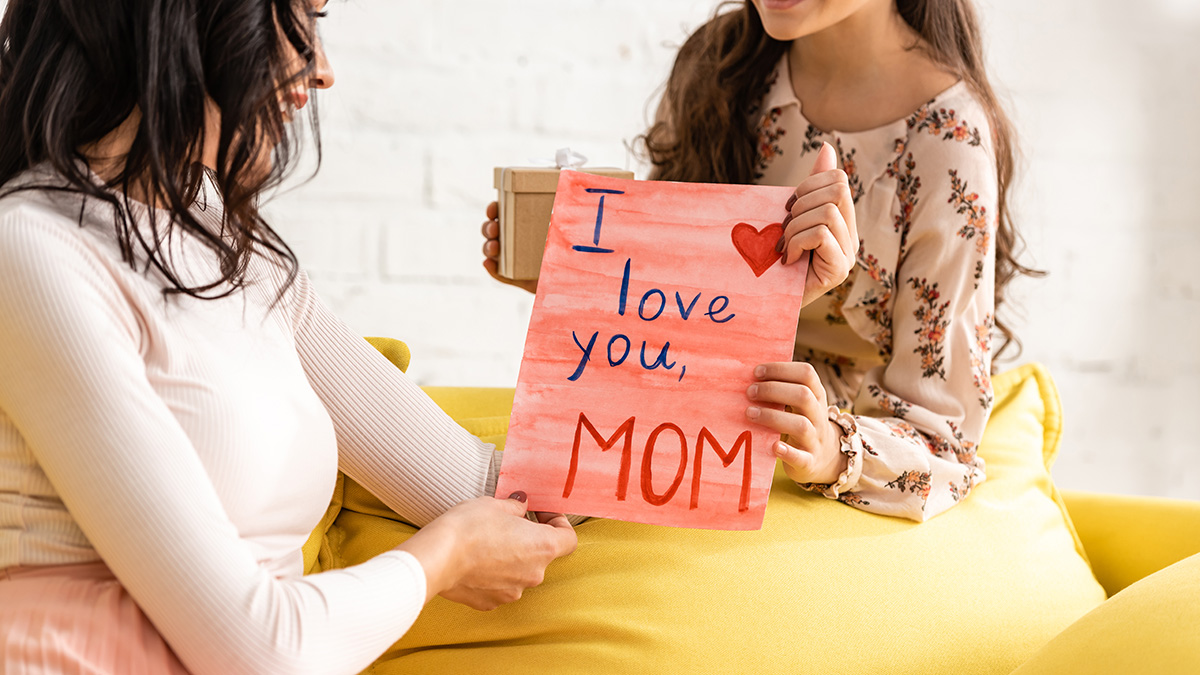 https://www.flowers.com/blog/wp content/uploads///Expressing Mom