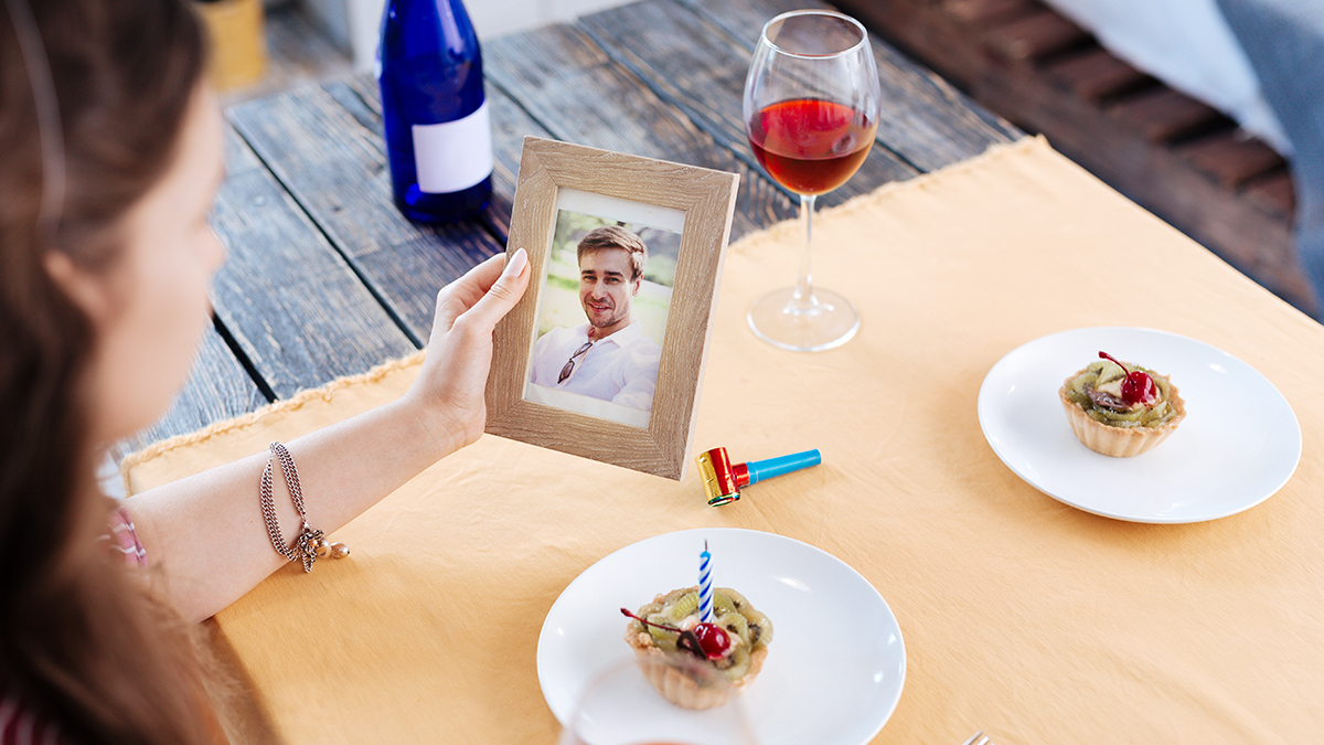 memorial ideas with woman holding photo of husband