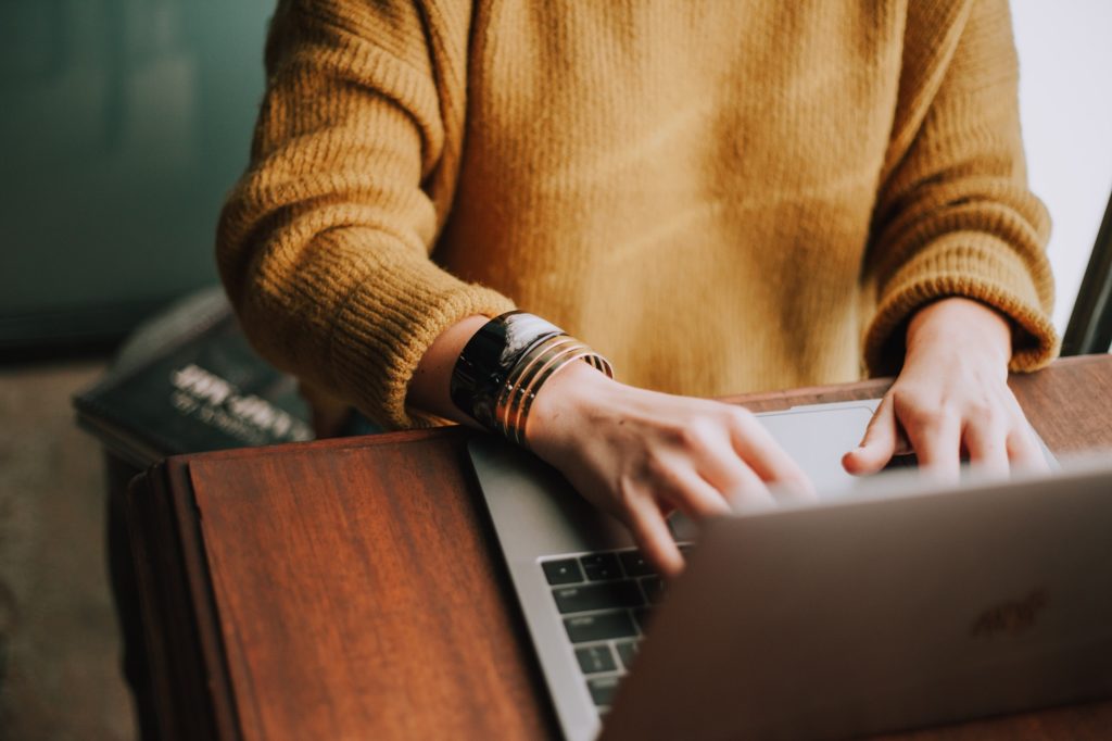 https://www.flowers.com/blog/wp content/uploads///Woman at laptop x