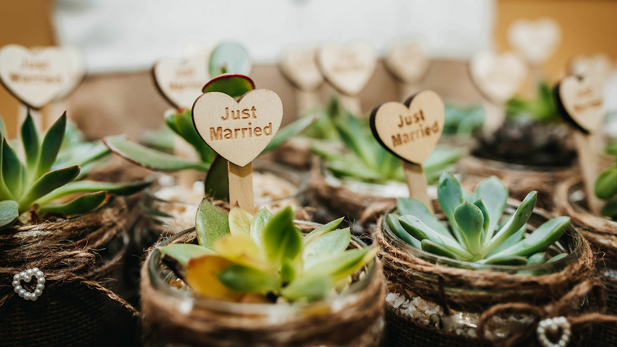 A DIY Fall Wedding - The Sweetest Occasion  Wedding gifts for guests,  Wedding favor bags, Guest gift bags