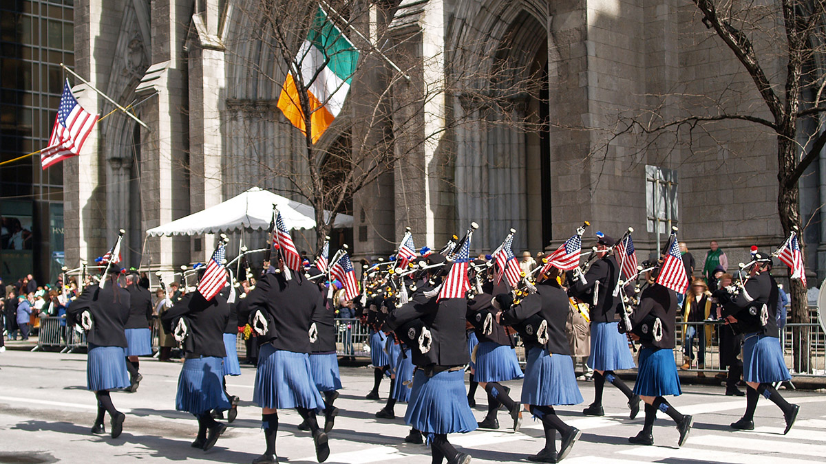 https://www.flowers.com/blog/wp content/uploads///st patricks day history parade