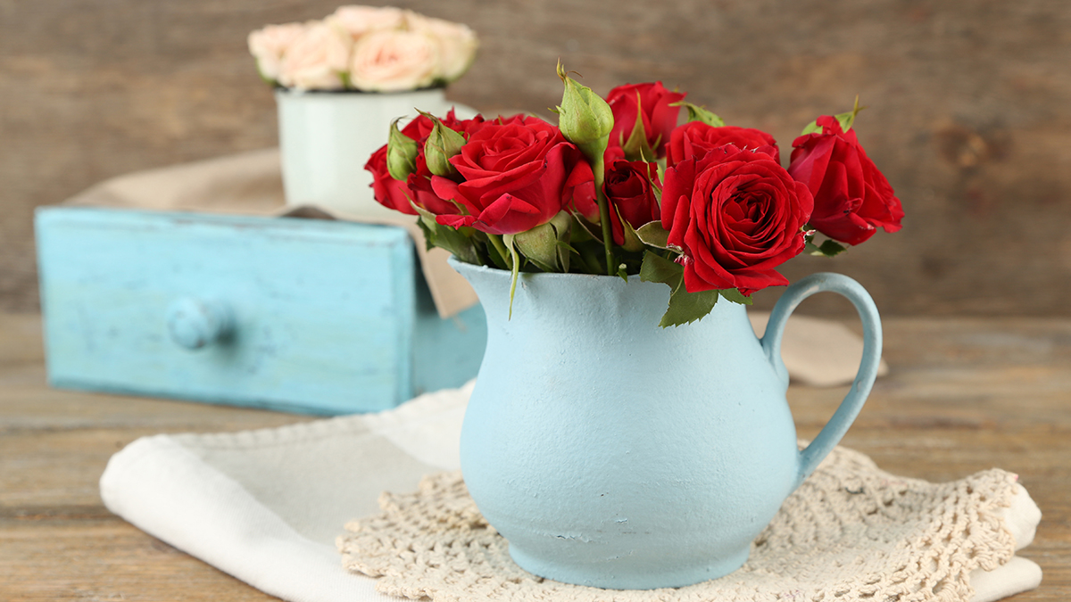 a photo of rose quotes with roses in a vase