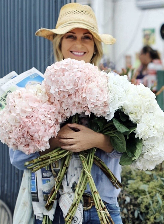 summer parties with rachel ashwell holding flowers