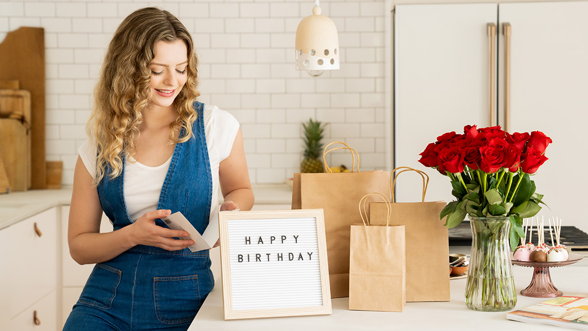 https://www.flowers.com/blog/wp content/uploads///birthday wishes woman reading card