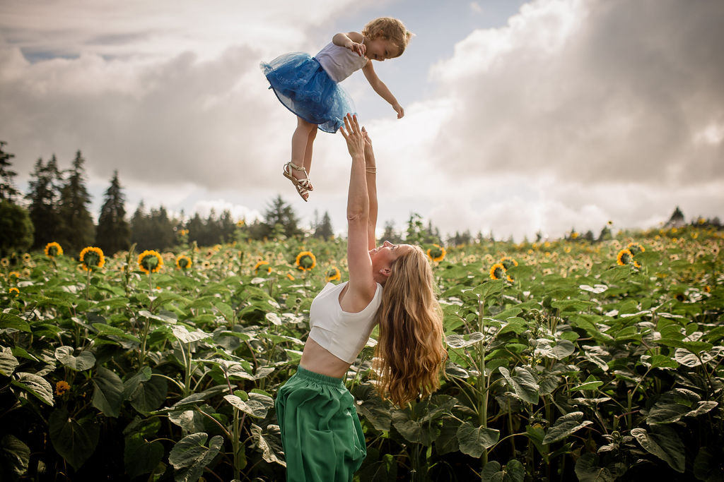 https://www.flowers.com/blog/wp content/uploads///sunflowers festivals with Lee Farms Sunflower Festival