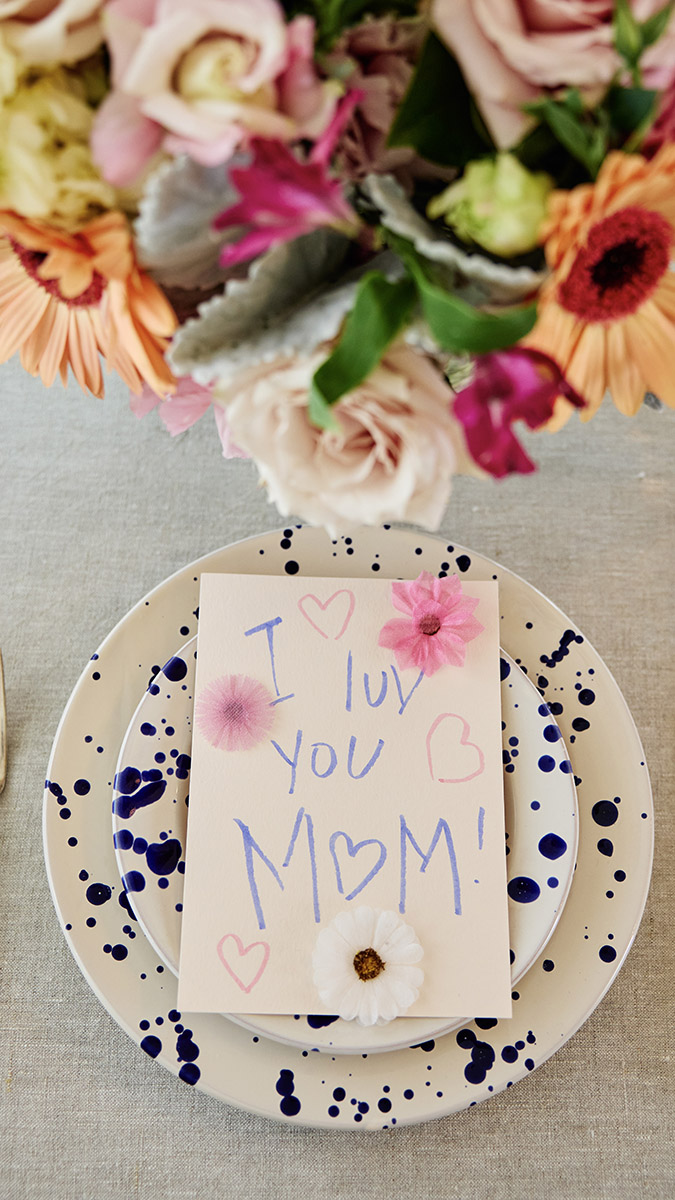 https://www.flowers.com/blog/wp content/uploads///mothers day card message ideas card plate