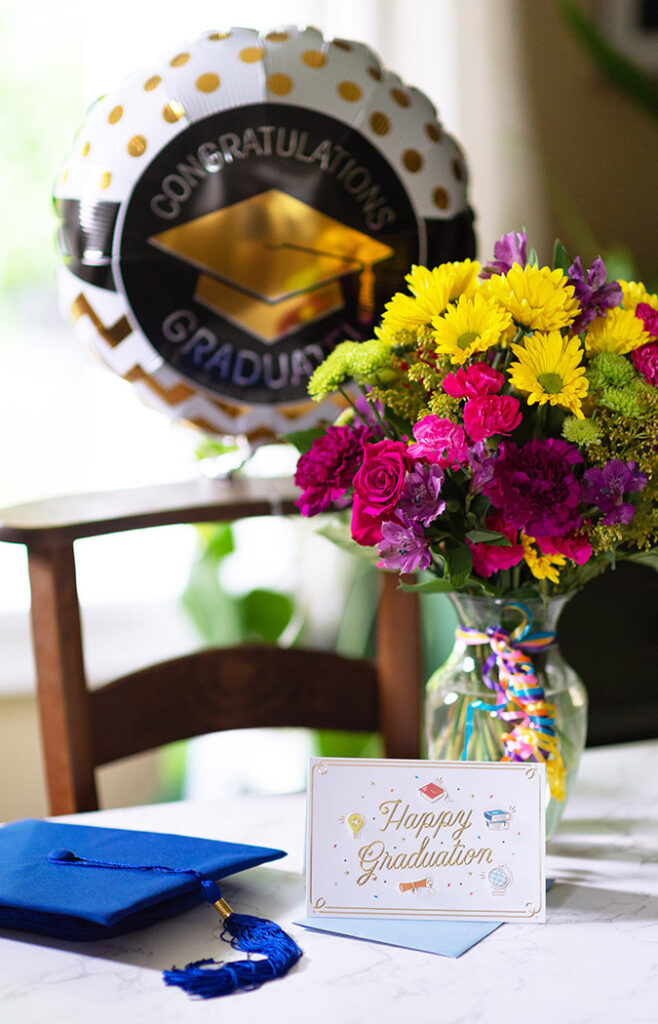 https://www.flowers.com/blog/wp content/uploads///graduation party ideas flowers on table  x